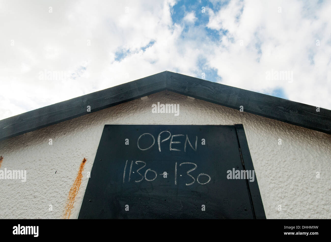 Shop opening hours sign hires stock photography and images Alamy
