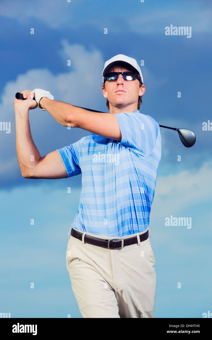 Golfer at sunset, Man swinging golf club with dramatic sunset sky ...