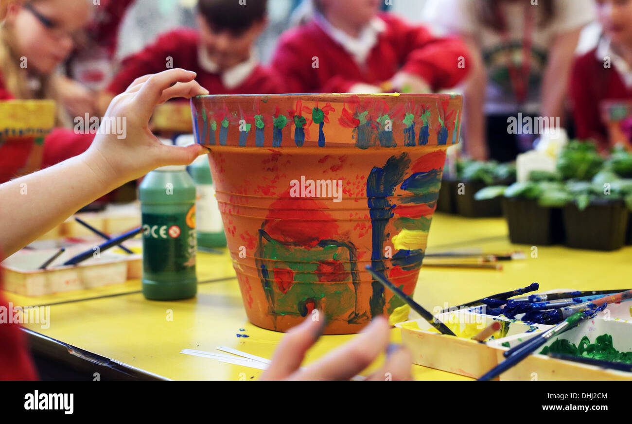 Juniors school children painting pots Stock Photo Alamy