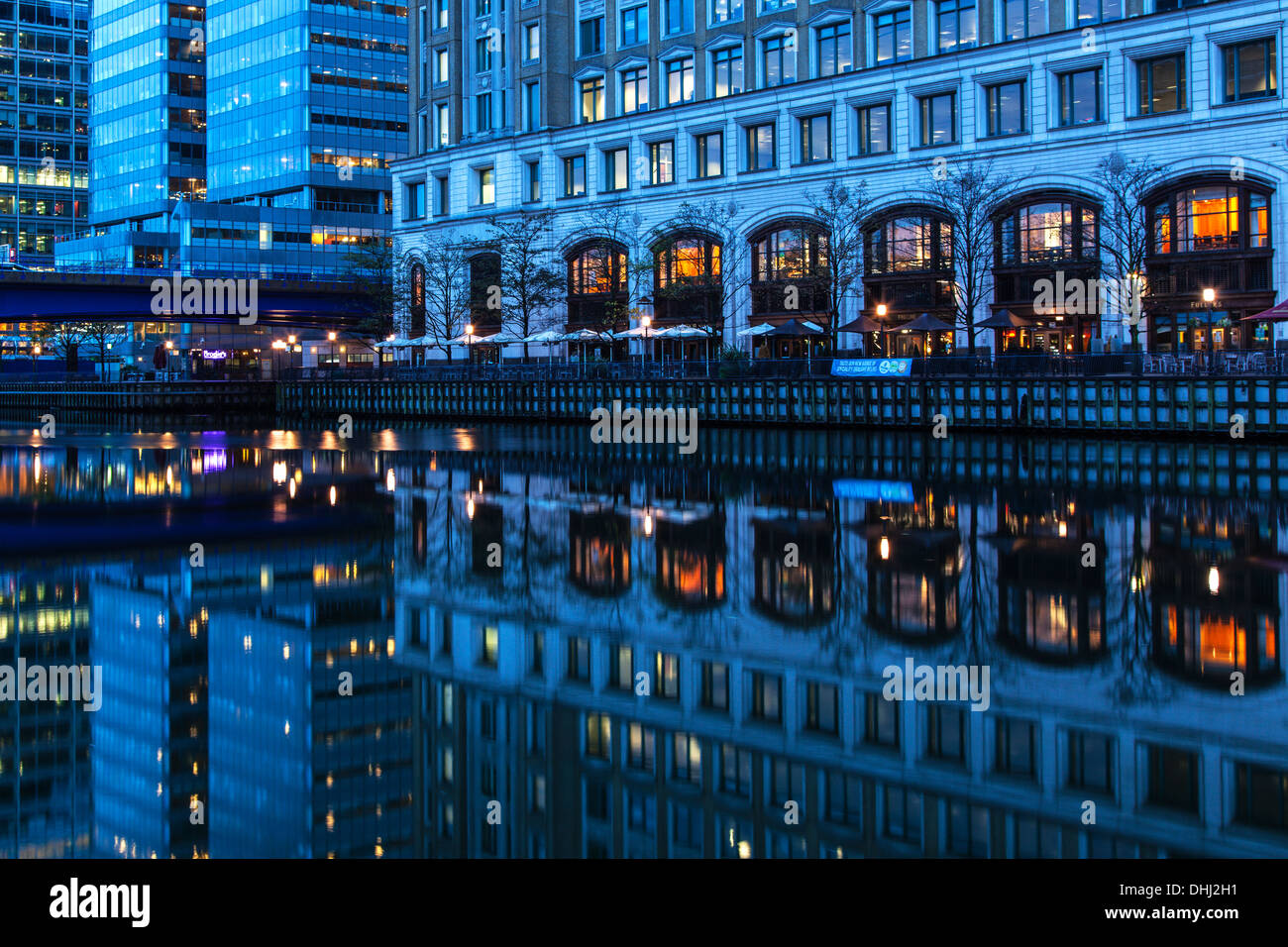 The Buildings of Canary Wharf at Night Stock Photo Alamy