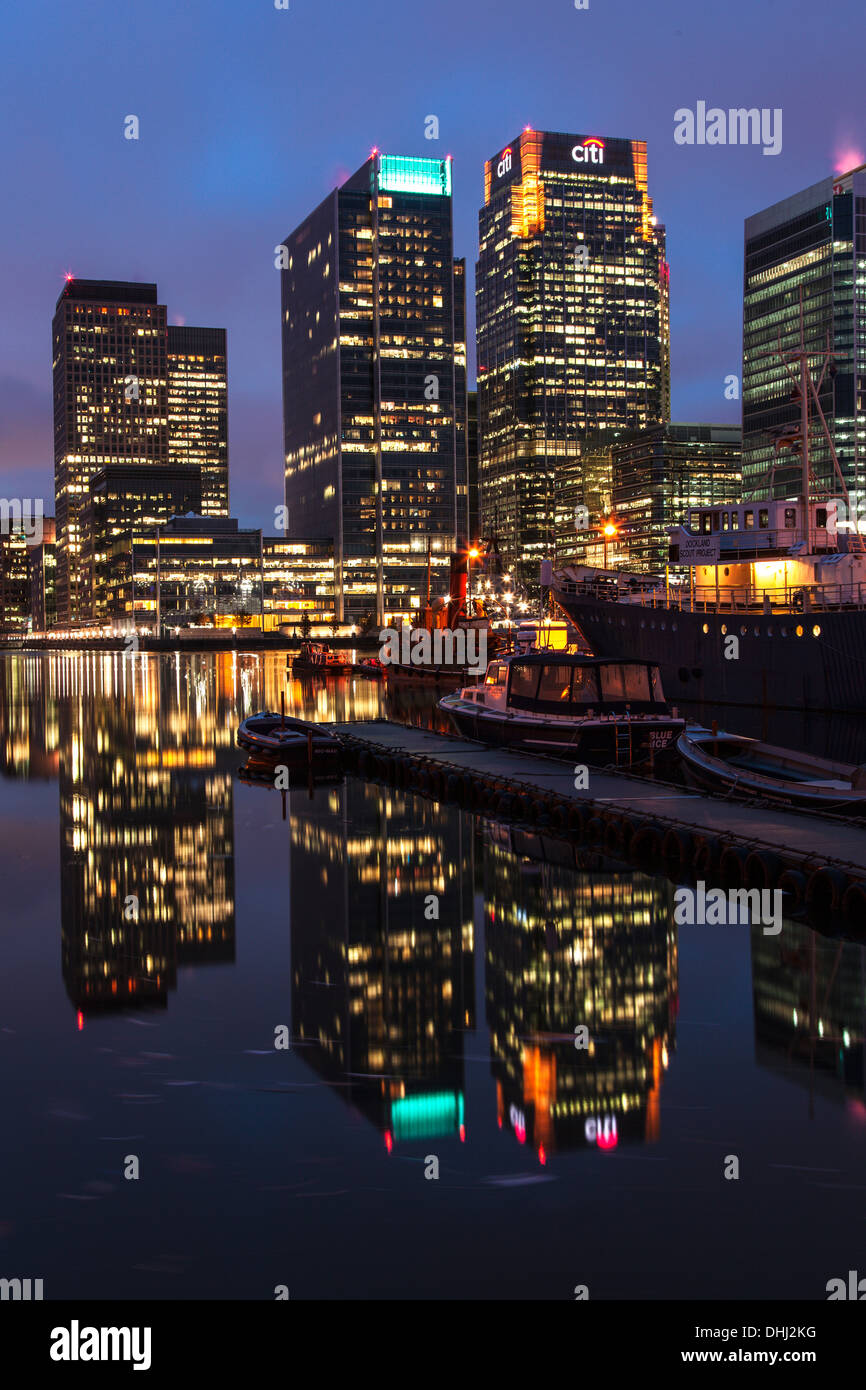 The Buildings of Canary Wharf at Night Stock Photo - Alamy