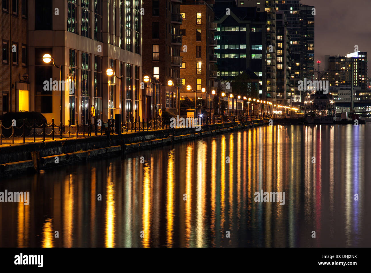 The Buildings of Canary Wharf at Night Stock Photo - Alamy