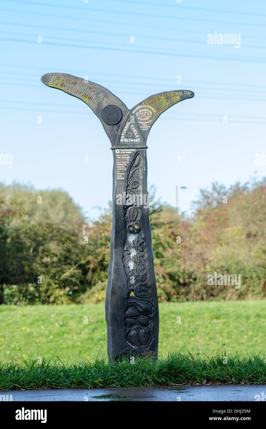 Decorative milepost funded by Royal Bank of Scotland to mark the creation of the National Cycle Network Stock Photo