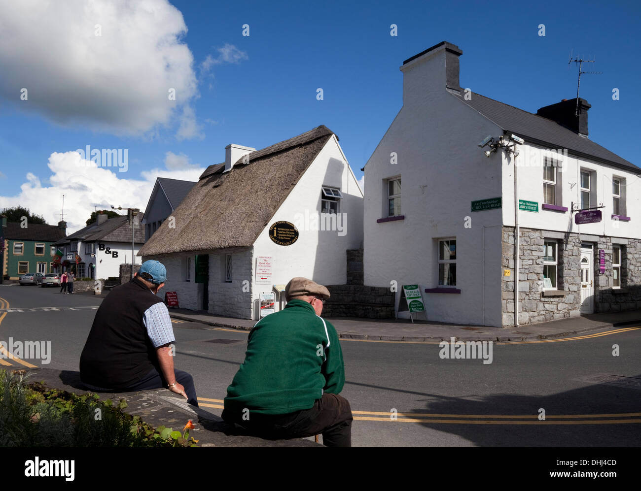 Thatched Cottage now the 'Quiet Man' museum - and gift shop, Cong, County Mayo, Ireland Stock Photo
