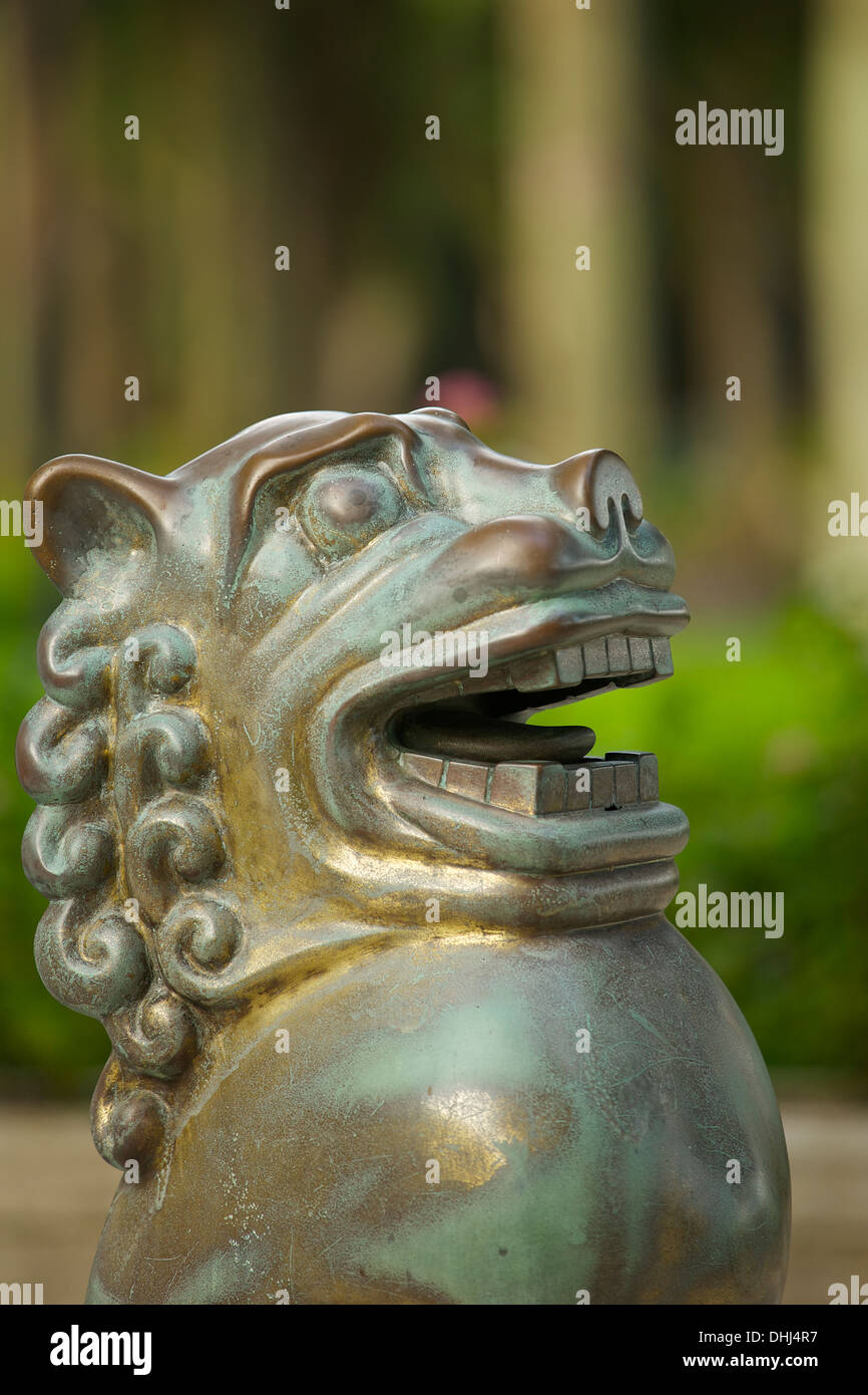 Brass Lion Statue in the Park, Esplanade, Singapore Stock Photo - Alamy