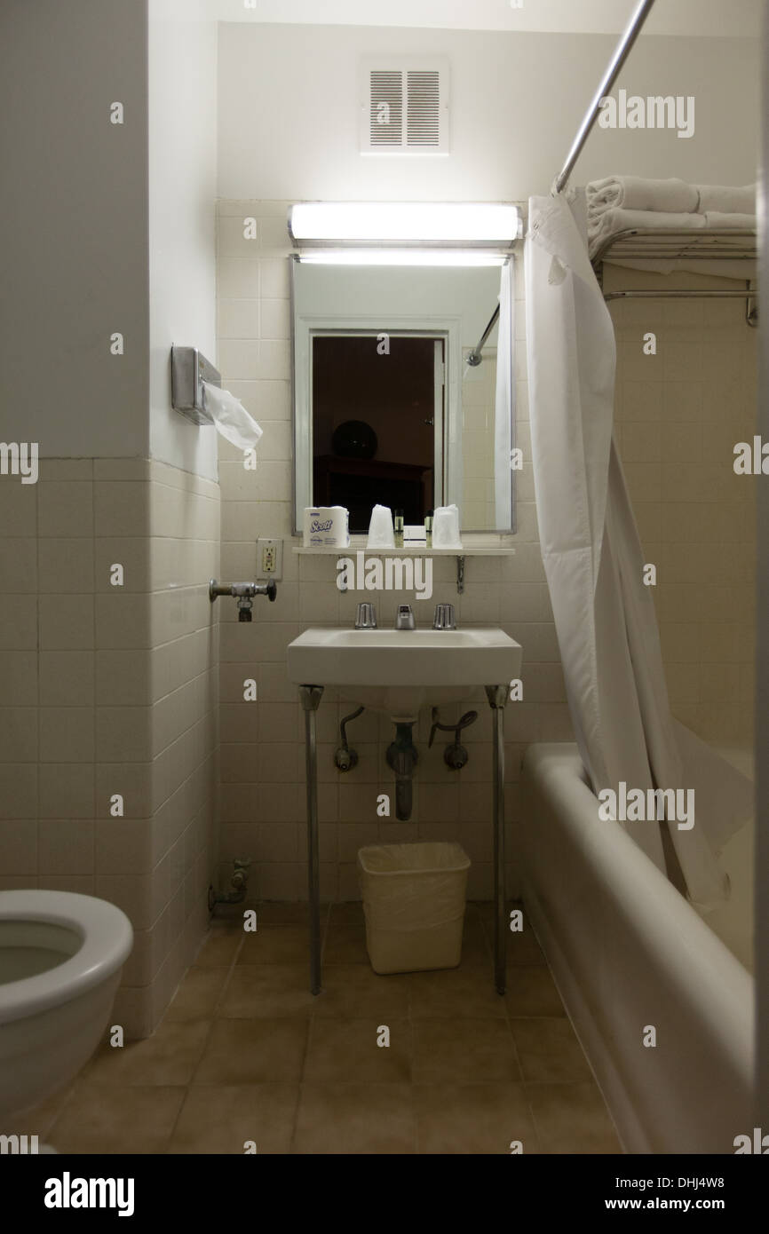 Bathroom, Hotel Pennsylvania, 401 Seventh Ave, New York City, United States of America. Stock Photo