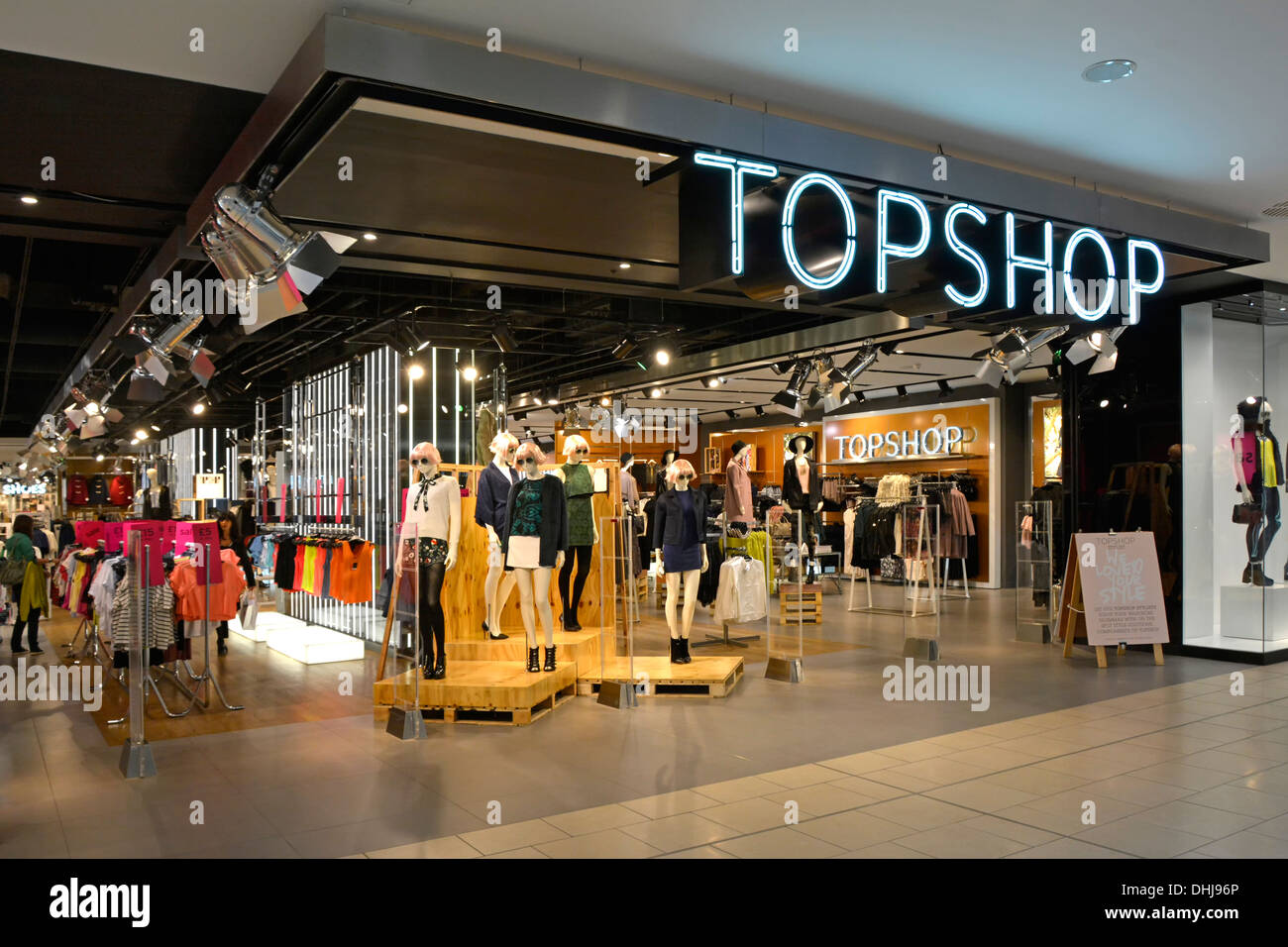Uk shopping centre interior clothing hi-res stock photography and images -  Alamy