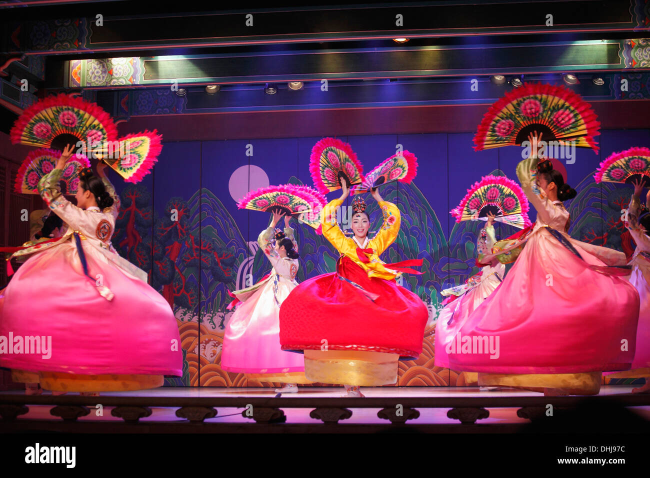 Seoul south korea traditional fan hires stock photography and images