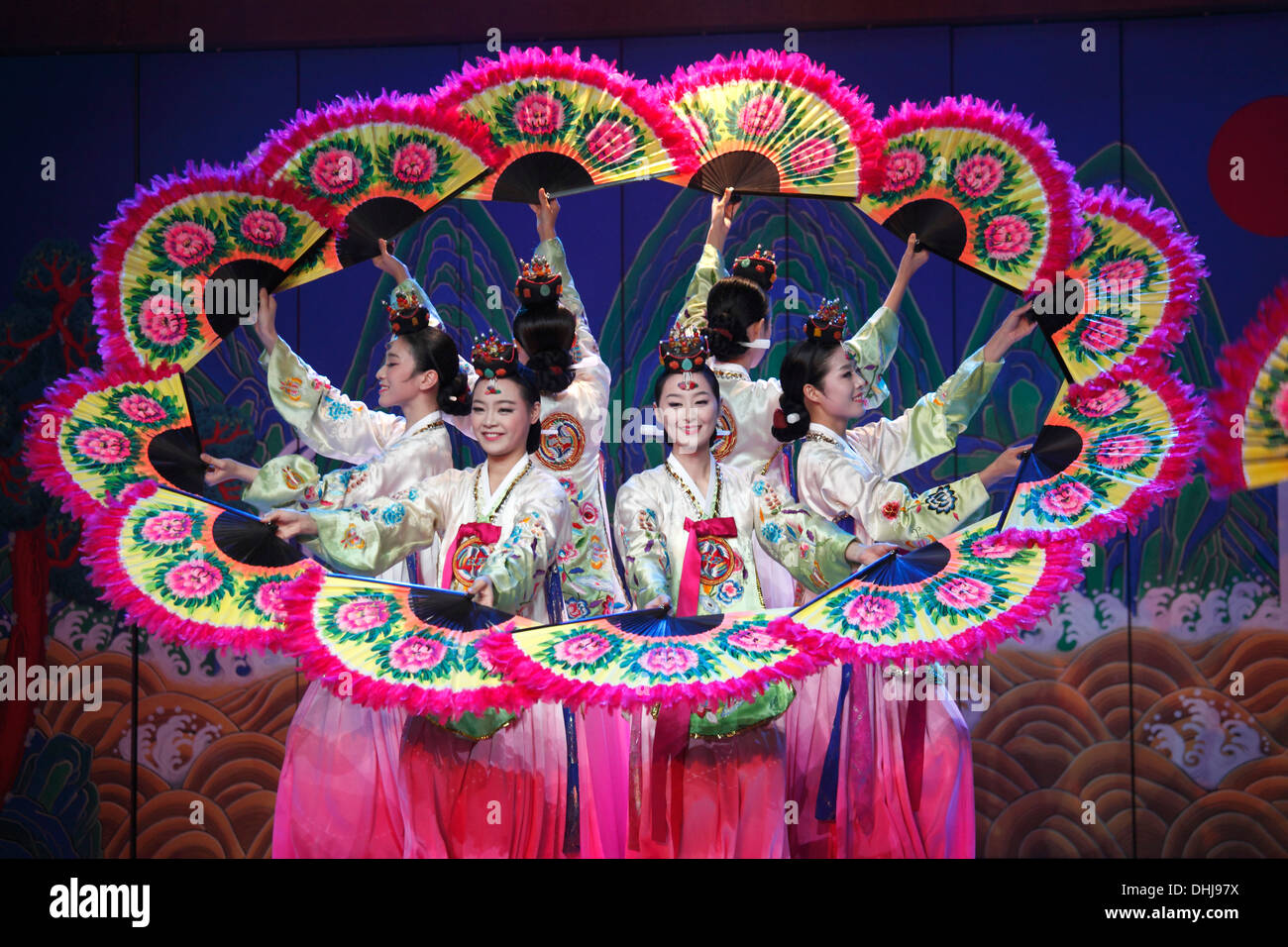 South Korea, Seoul, Korea House, Korean fan dance Stock Photo 62482670