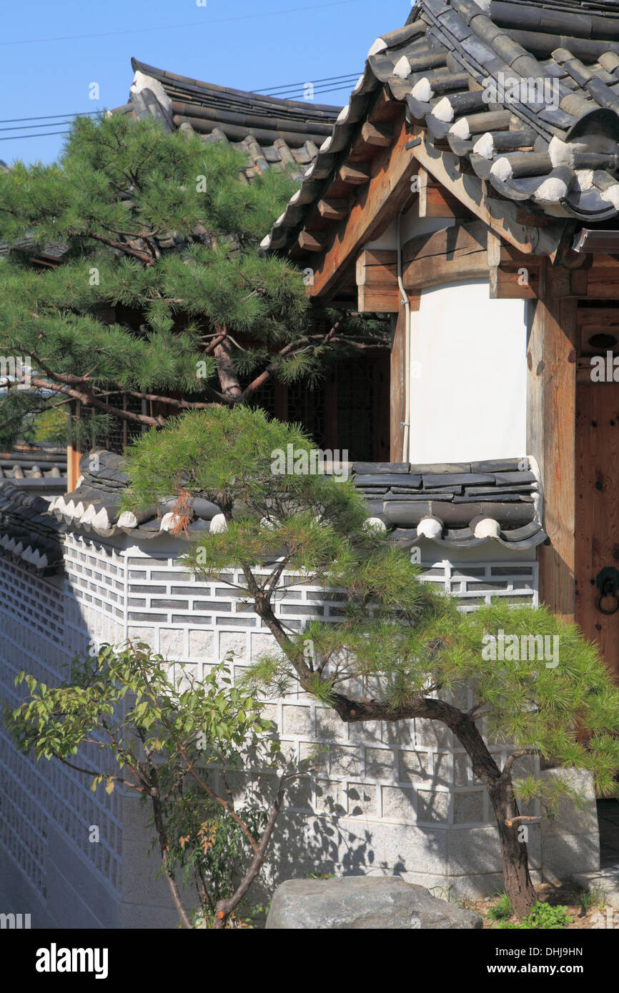 South Korea, Seoul, Bukchon Hanok Village, traditional house Stock ...