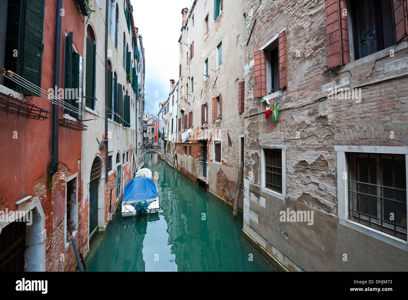 Narrow stone canal waterway hi-res stock photography and images - Alamy