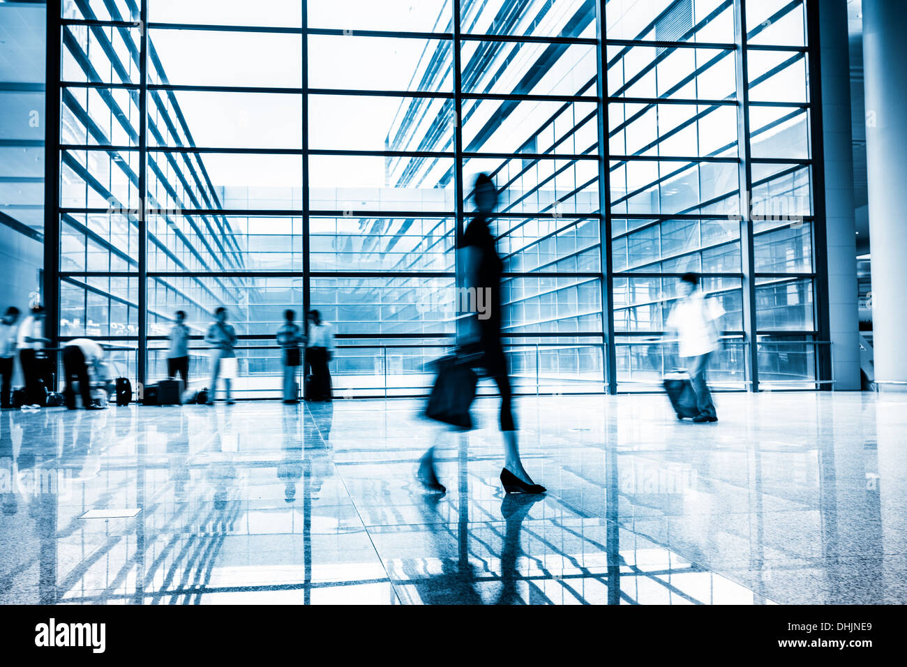 Passengers in terminal rush hi-res stock photography and images - Alamy