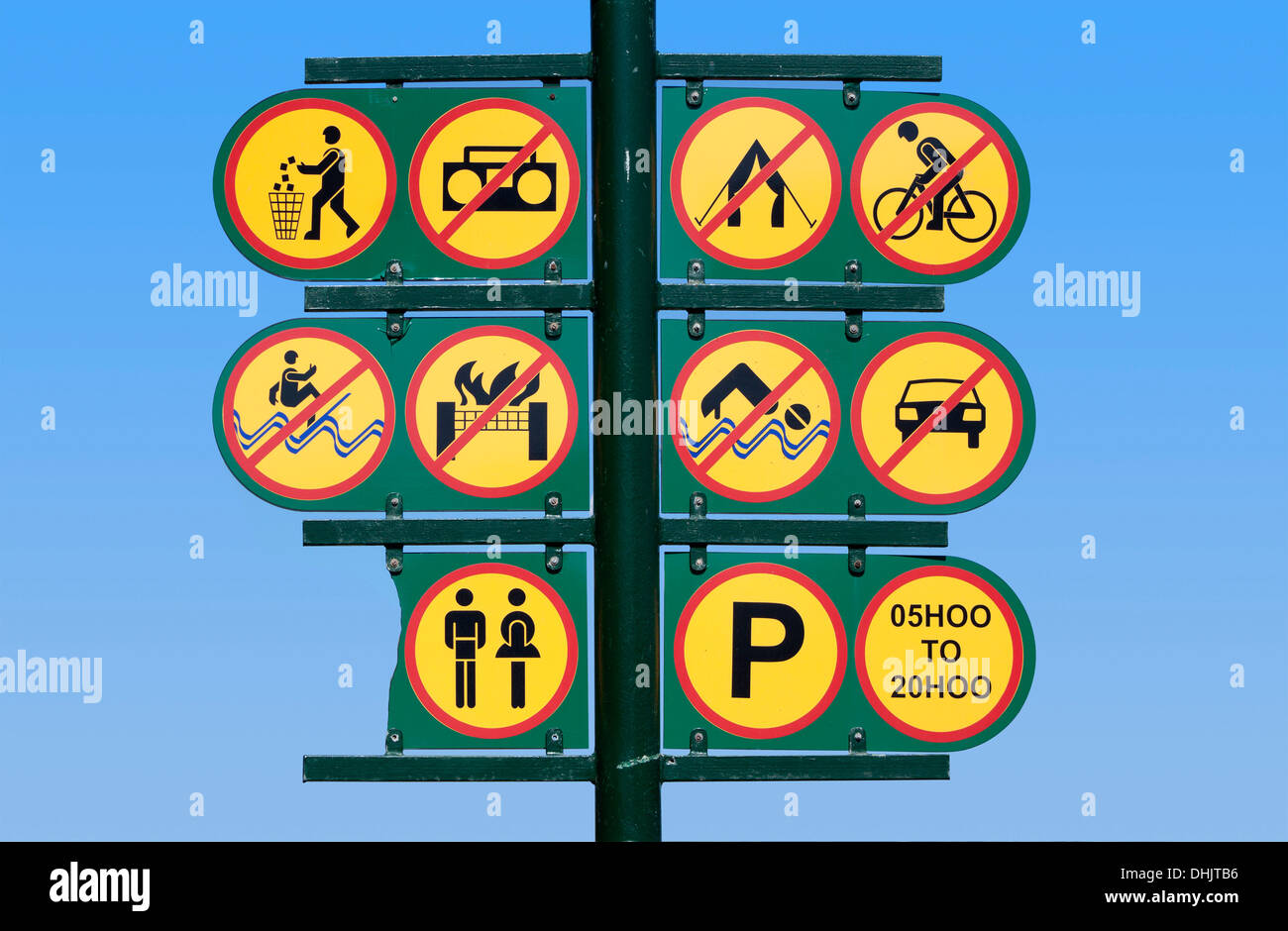 Blank yellow warning signs hi-res stock photography and images - Alamy