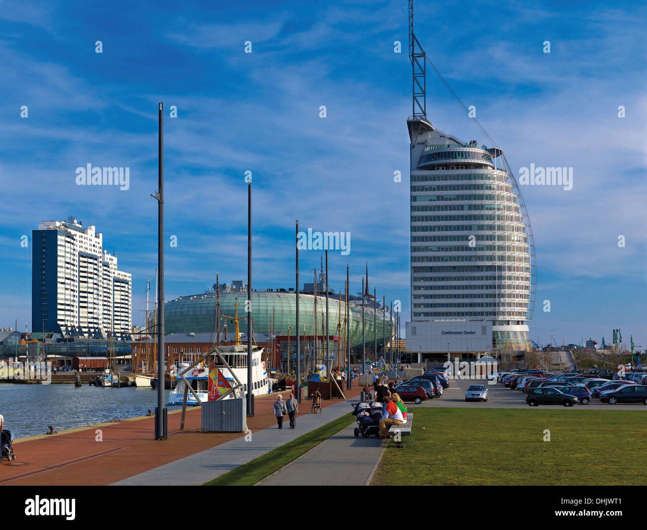 New Harbor with Columbuscenter, Klimahaus and Atlantic Hotel Sail City