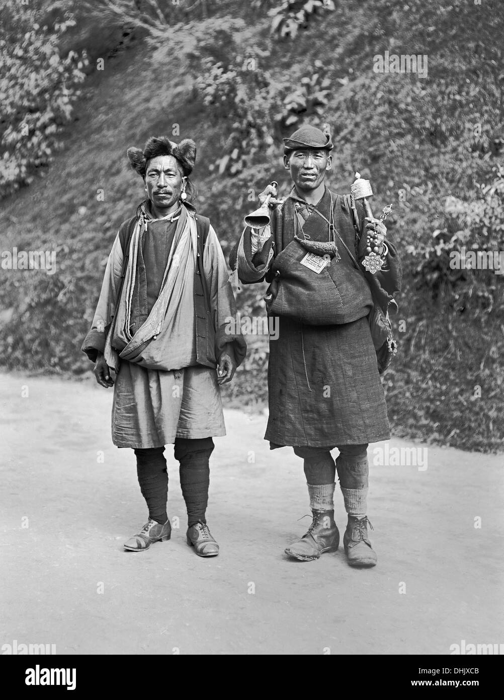 A Nepalese and a Tibetan are pictured in China, undated photograph (1911/1913). The image was taken by the German photographer Oswald Lübeck, one of the earliest representatives of travel photography and ship photography aboard passenger ships. Photo: Deutsche Fotothek/Oswald Lübeck Stock Photo