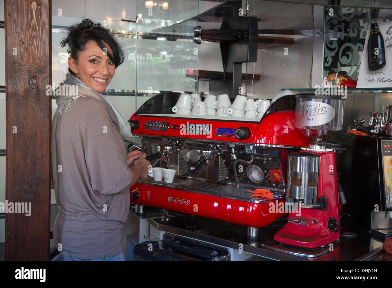 Barista Elisa preparing a perfect espresso at stylish Bar Cheri, Chioggia, Veneto, Italy, Europe Stock Photo