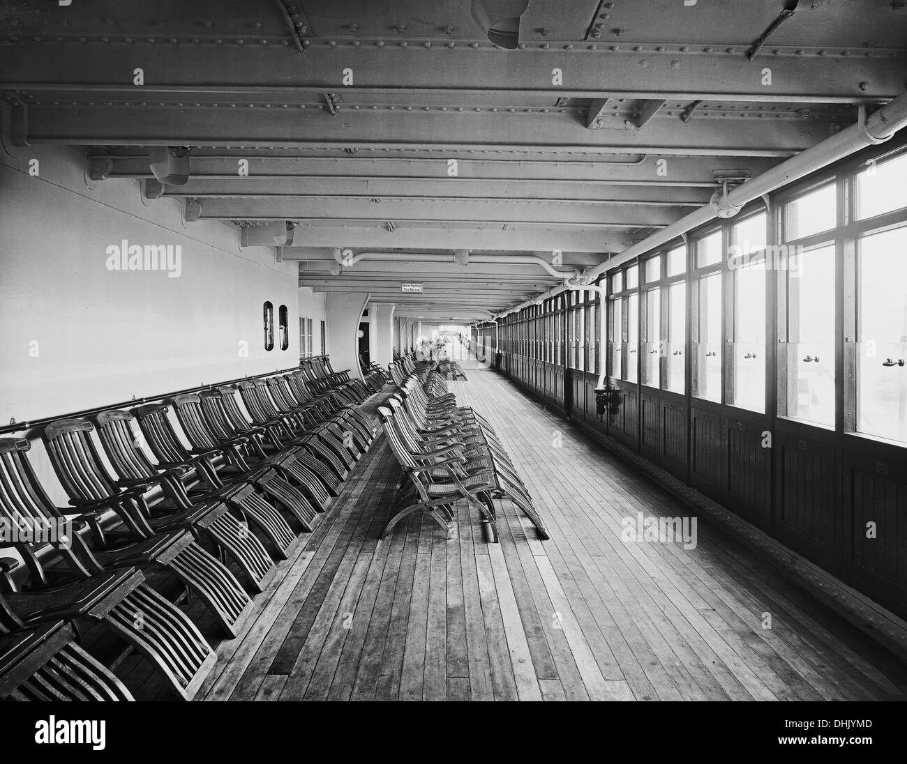 View along the rows of deckchairs of the glass gallery on the promenade deck of the ocean liner 'Imperator' of Hapag Hamburg (Hamburg America LIne), AG Vulcan Stettin, shipyard 1912, photograph taken in 1913/1914. The image was taken by the German photographer Oswald Lübeck, one of the earliest representatives of travel photography and ship photography aboard passenger ships. Photo: Deutsche Fotothek/Oswald Lübeck Stock Photo