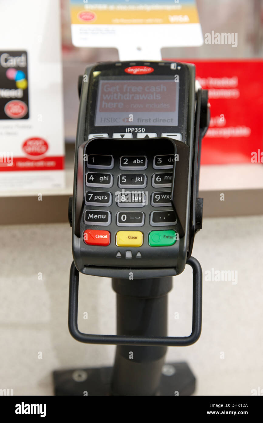 chip and pin card reader at a post office counter in the UK Stock Photo -  Alamy