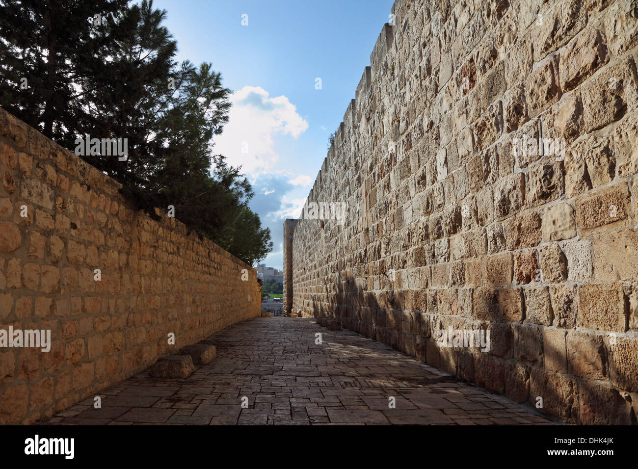 Lane walls wall hi-res stock photography and images - Alamy