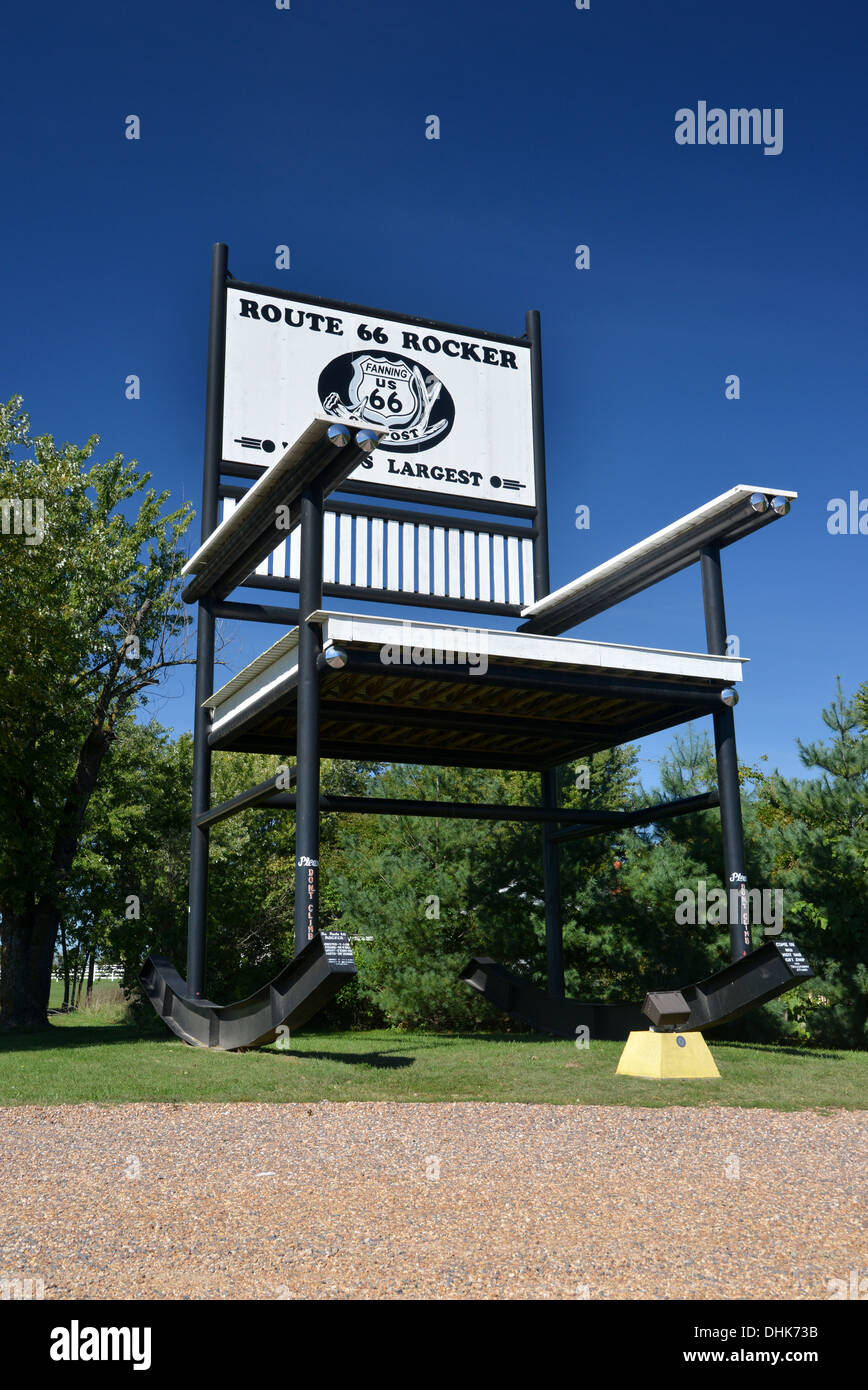 Route 66 Rocker - Worlds Largest Rocking Chair at 66 Outpost store in Fanning, Missouri, a Route 66 giant tourist attraction Stock Photo