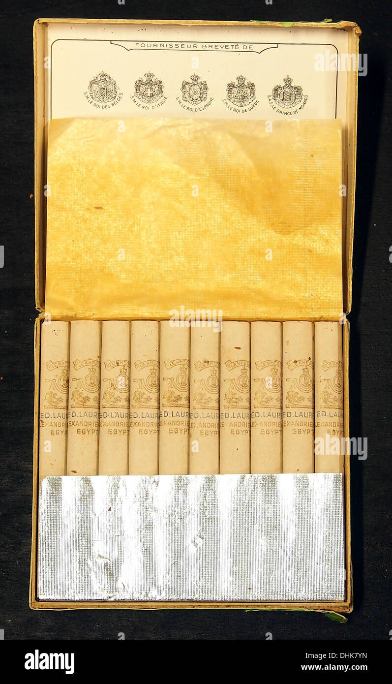 cigarettes ed Ed Laurens Le Khedive is a brand of cigarettes known for its distinctive  green case packaging. The cigarettes inside are a popular choice among  smokers, known for their quality tobacco blend Stock