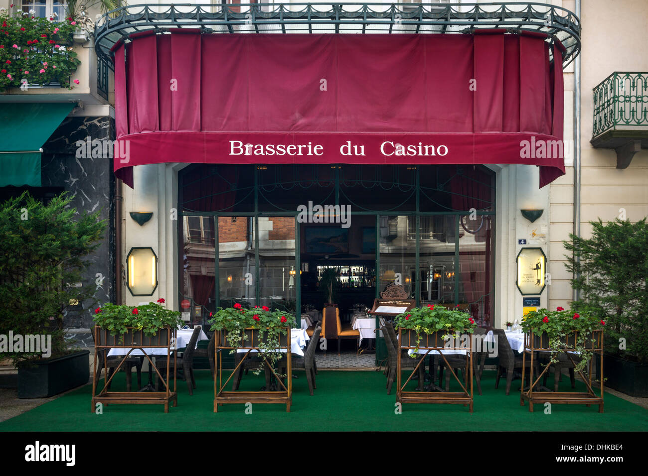 At Vichy, the stylish Art Deco brasserie of the Casino run by Mr and Mrs Tajetti (France). La Brasserie du Casino à Vichy. Stock Photo