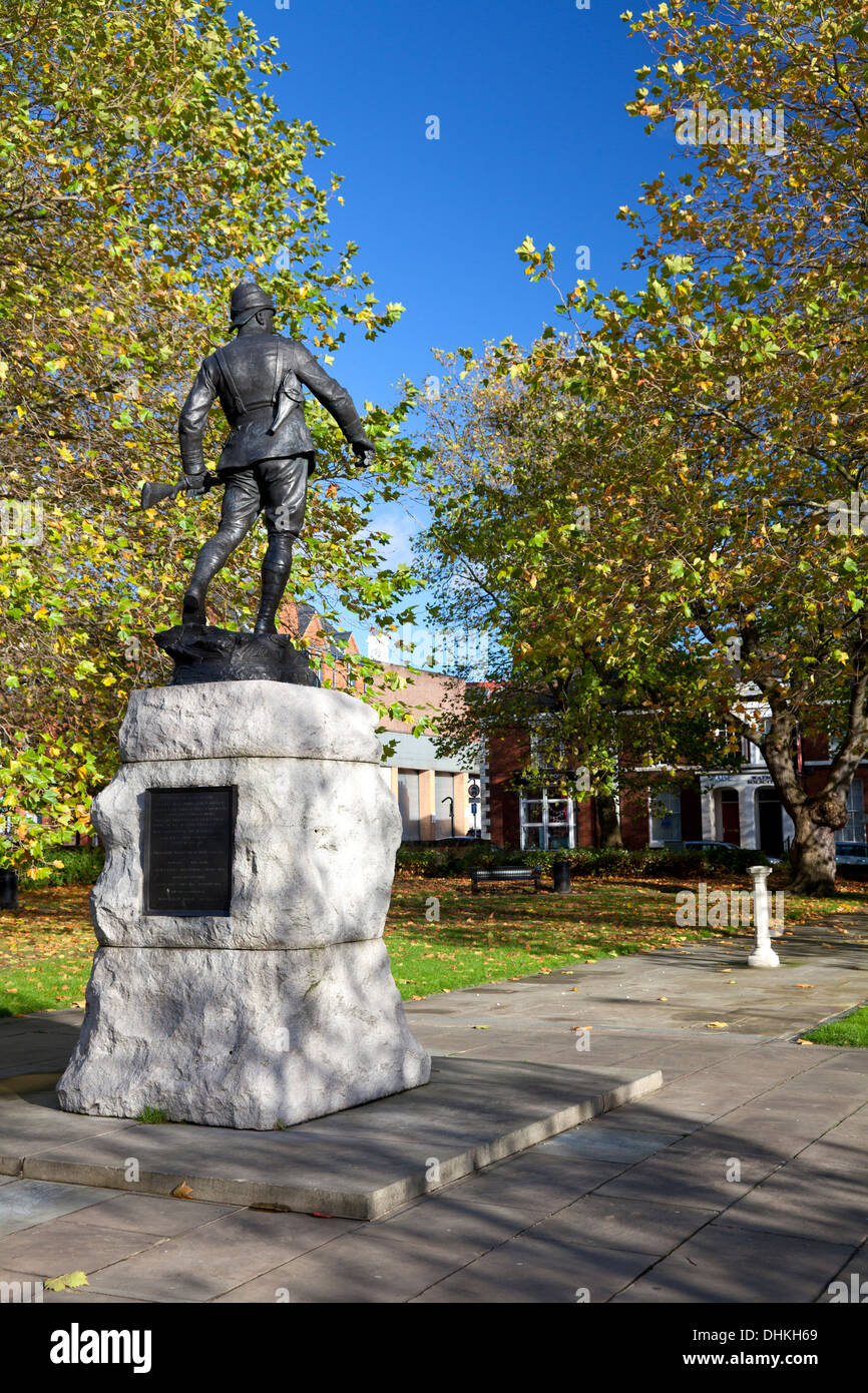 War memorial in Palmyra Square, Warrington, Cheshire Stock Photo Alamy