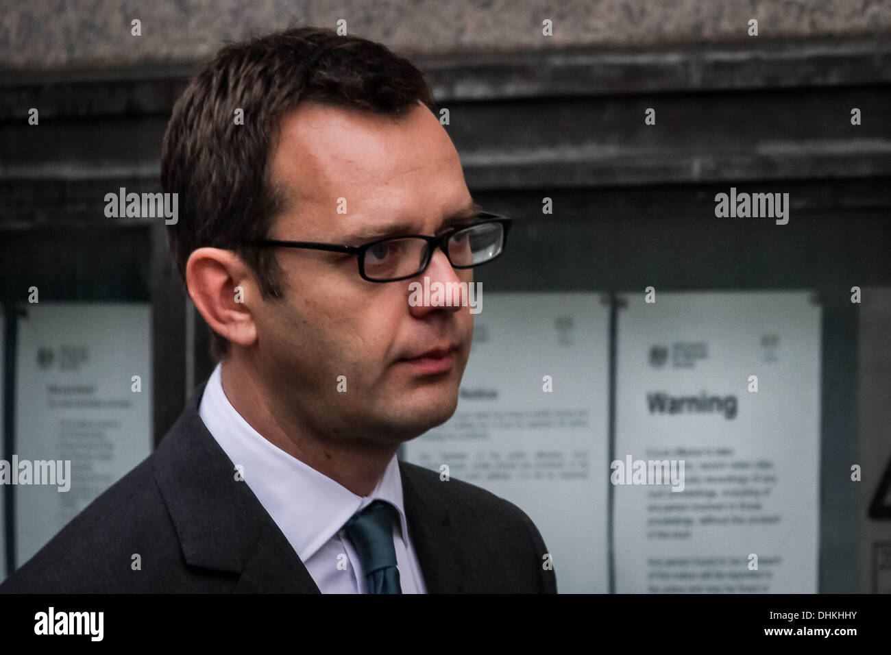 London, UK. 12th November 2013. Andy Coulson waits to enter court as the phone hacking trial continues at Old Bailey. Credit:  Guy Corbishley/Alamy Live News Stock Photo