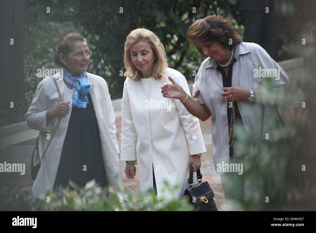 Roma Mario Draghi, President of the European Central Bank from 1 November 2011, with his family, his wife Serena Hat (white coat) and his son James, participating in the naming ceremony of his nephew in the church of St. Agnes in Rome.  Mario Draghi speaks before the ceremony with a priest and confess it seems.  Stock Photo