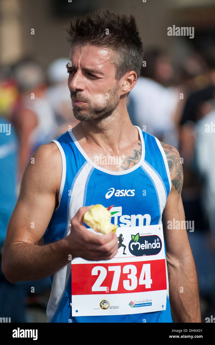 Athlete eating hi-res stock photography and images - Alamy