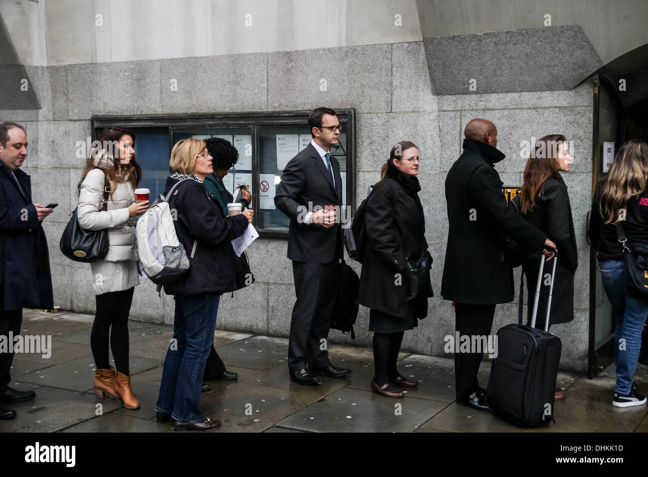 London, UK. 12th November 2013. Andy Coulson waits to enter court as the phone hacking trial continues at Old Bailey. Credit:  Guy Corbishley/Alamy Live News Stock Photo