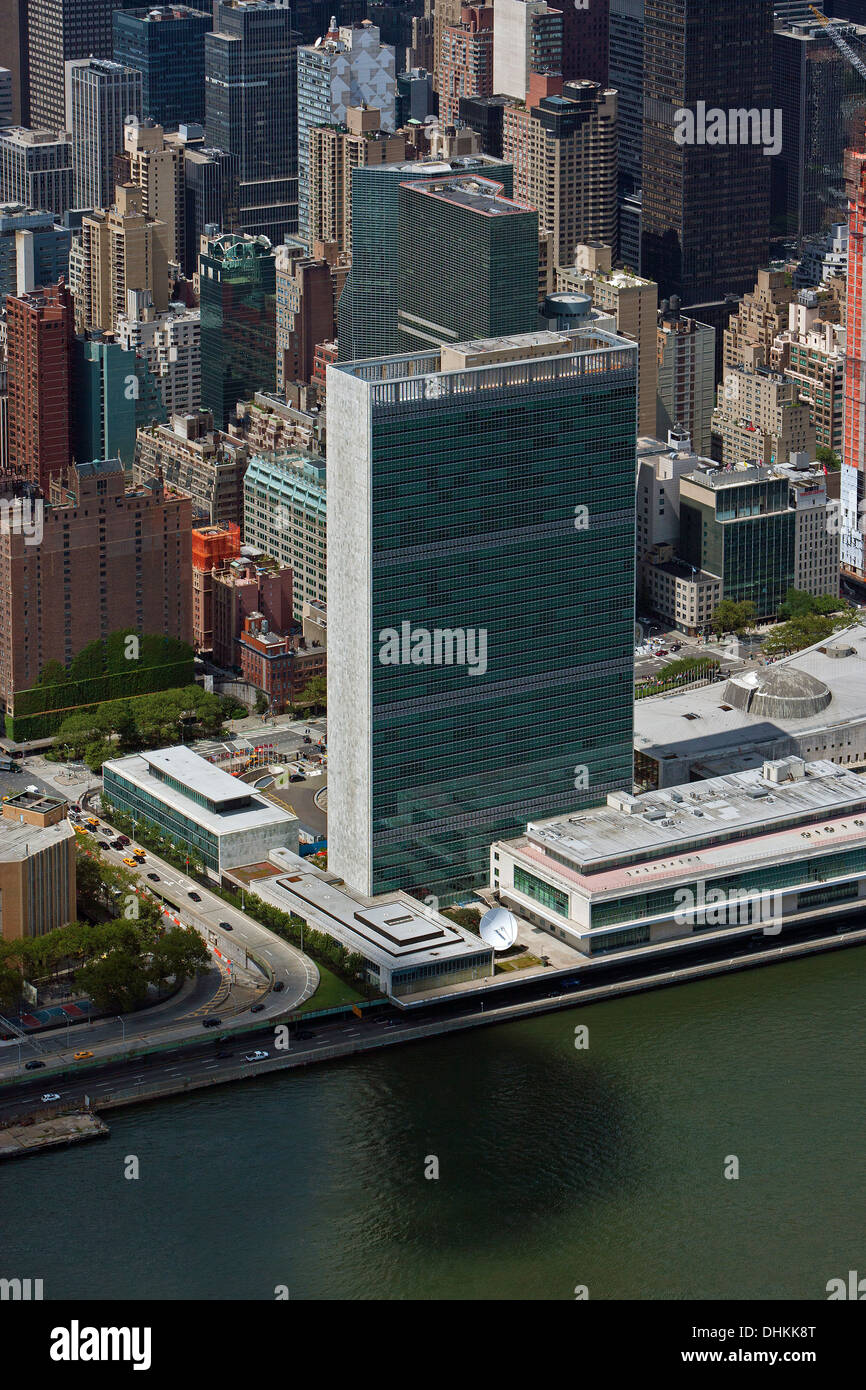 aerial photograph United Nations headquarters, Secretariat Building, east river, Manhattan, New York City Stock Photo