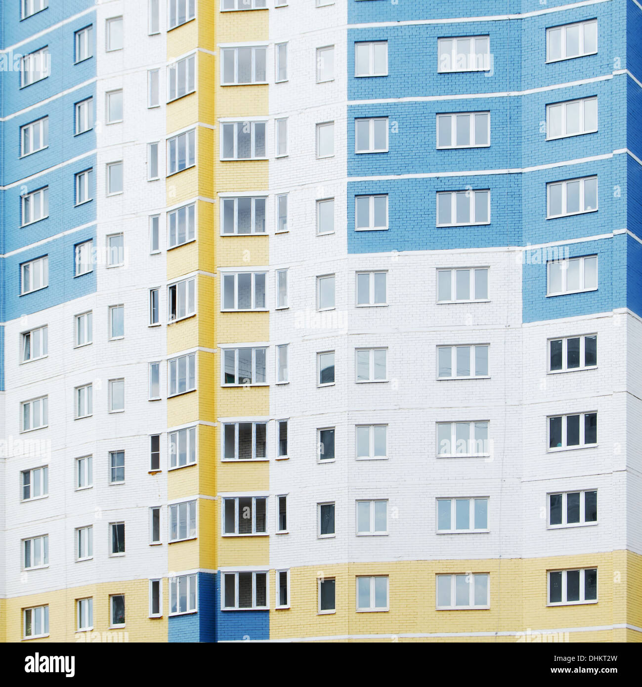 Apartment building exterior hi-res stock photography and images - Alamy
