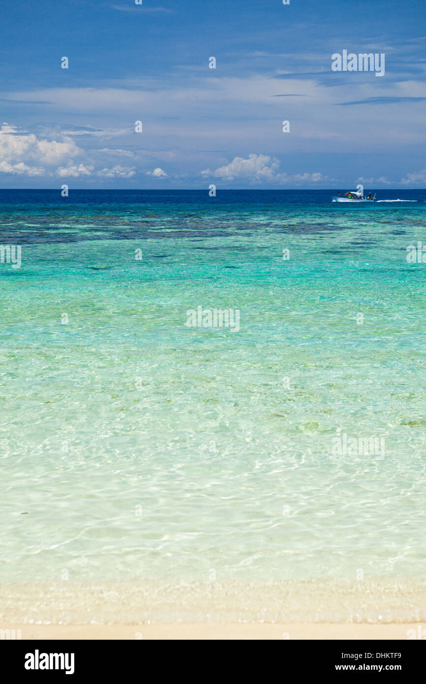Tropical island beach caribbean hi-res stock photography and images - Alamy