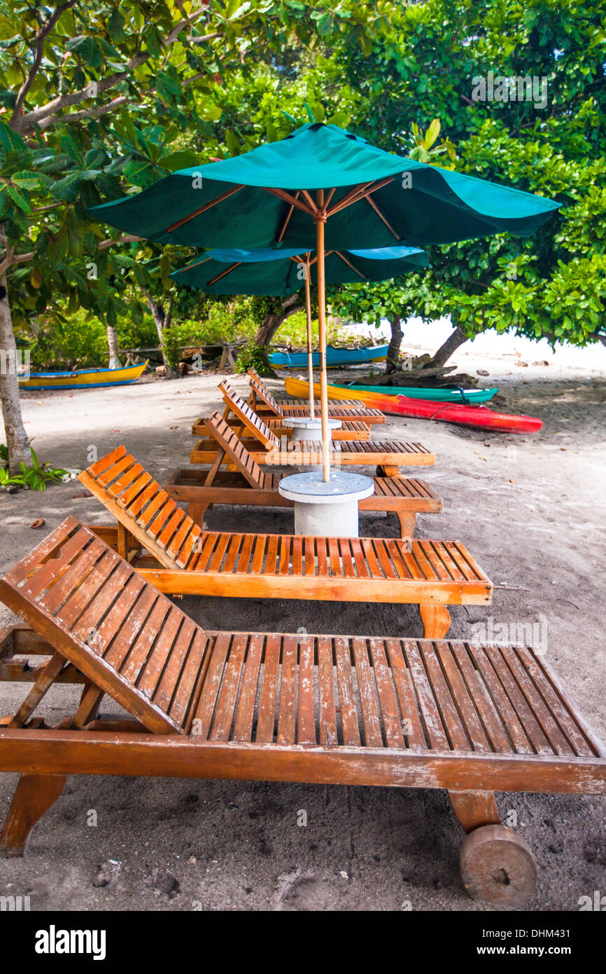 Beach wooden chairs for vacations on tropical plage Stock Photo Alamy