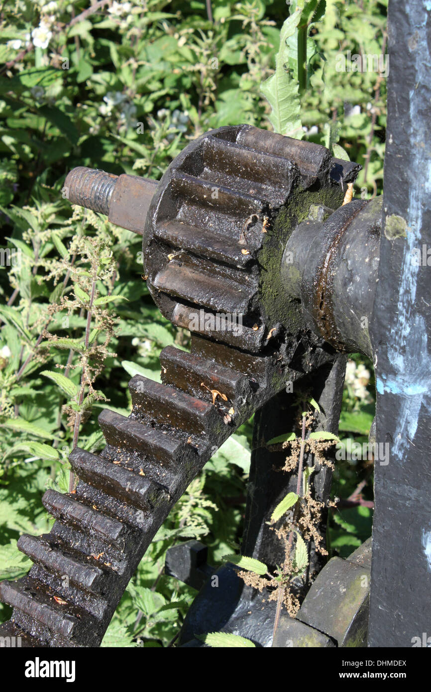 Sluice Gate Gear River Stour Rack and Pinion Flood Prevention control ...