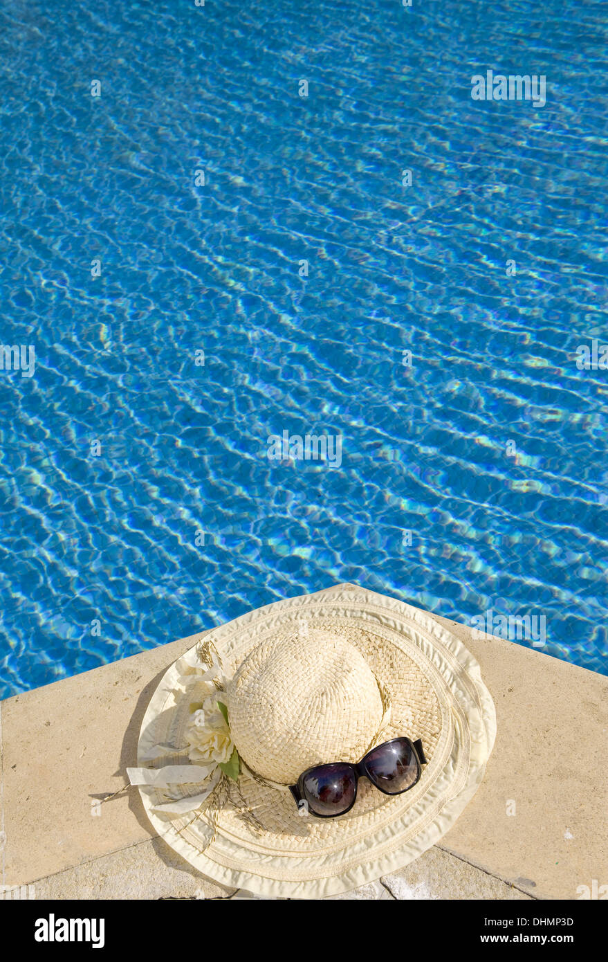The straw hat and Sunglasses Stock Photo - Alamy