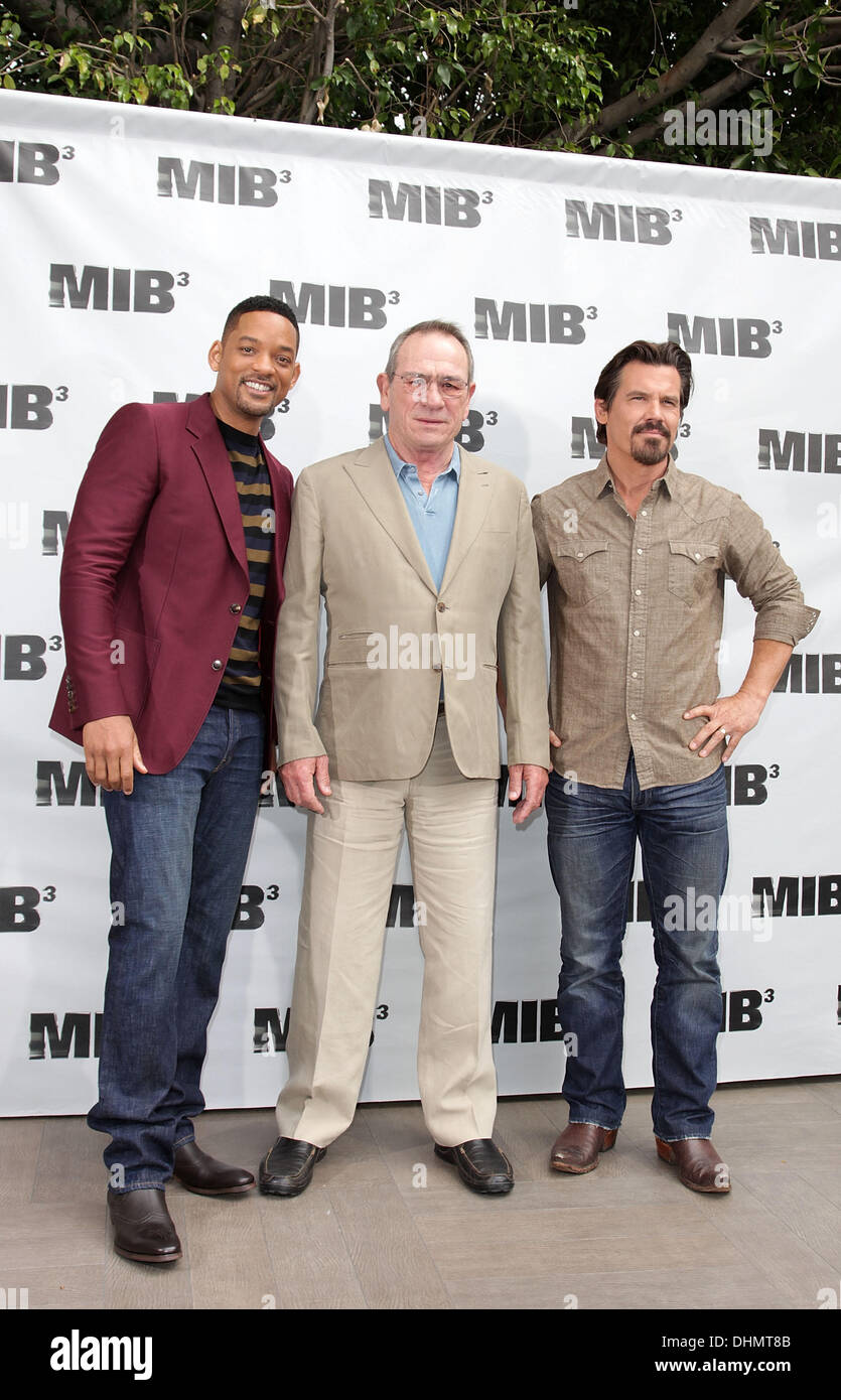 Will Smith, Tommy Lee Jones and Josh Brolin 'Men In Black 3' Photocall in  Beverly Hills Los Angeles, California - 05.03.12 Stock Photo - Alamy