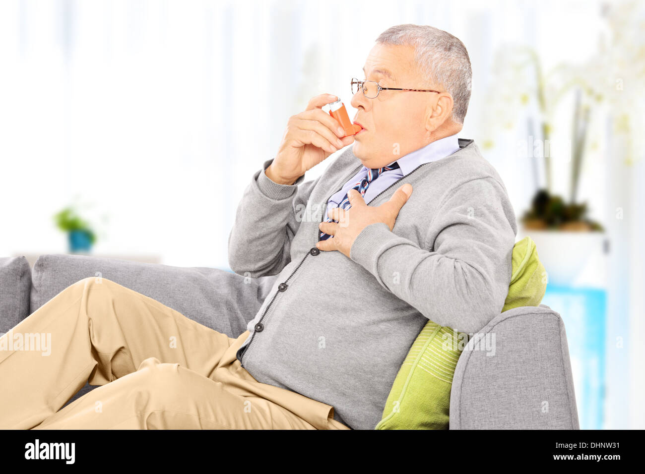 приступ астмы лежа. приступ удушья фото. ночные приступы астмы. астма удушье. мучительный кашель.