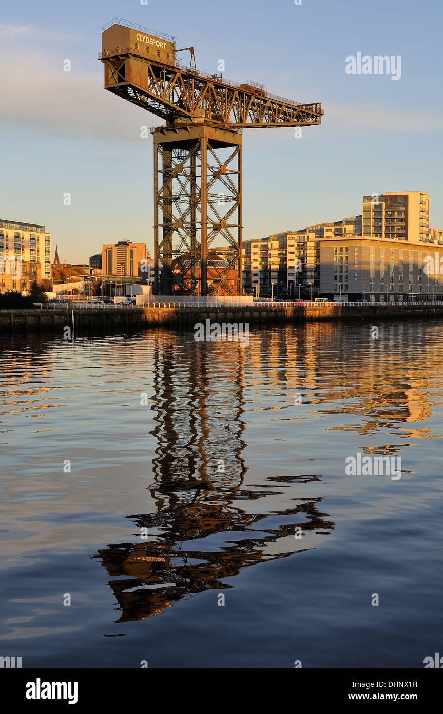The Finnieston crane on the banks of the river Clyde, Glasgow, Scotland, in the evening sunshine. Stock Photo
