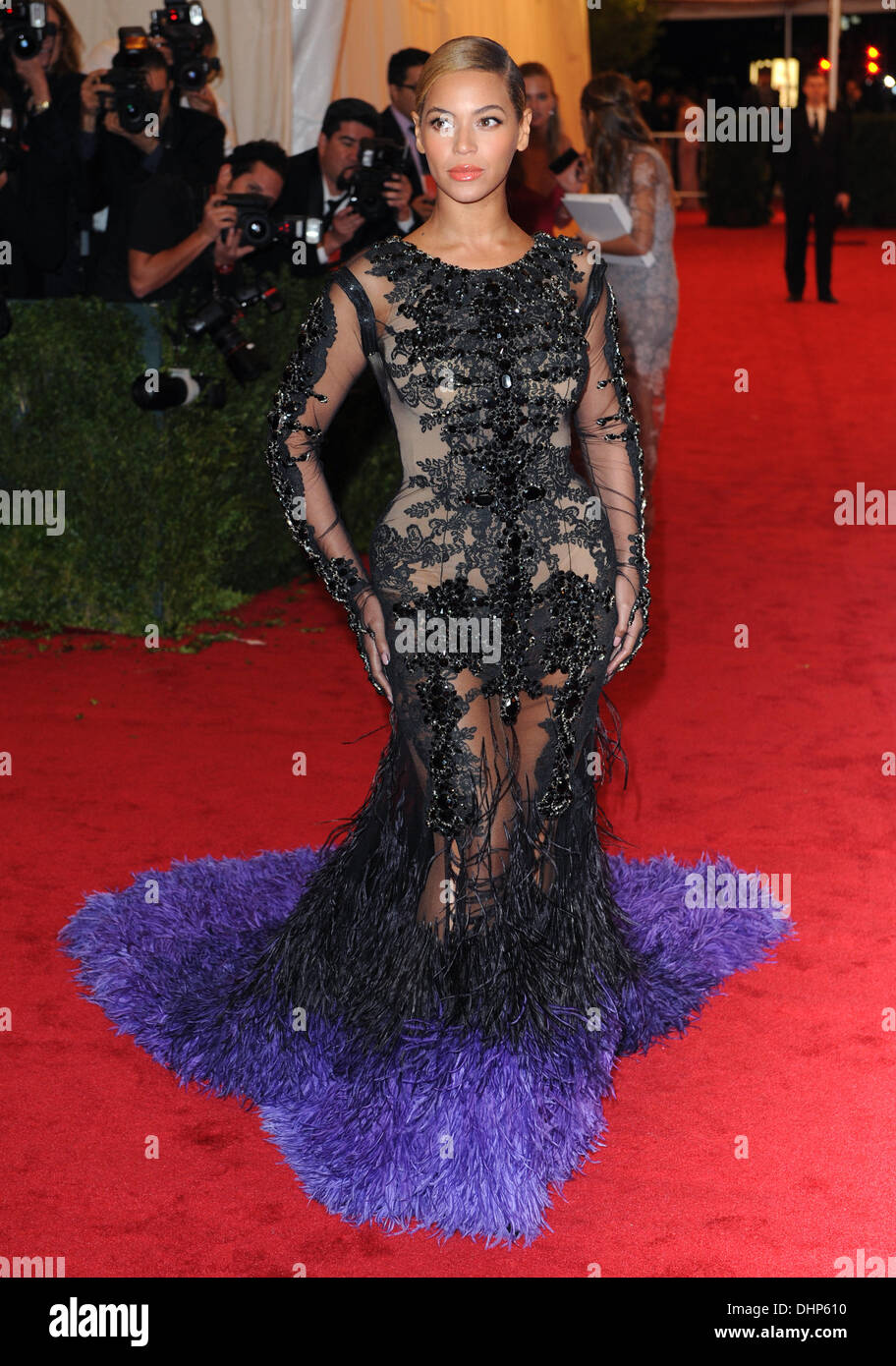 Beyonce Knowles Schiaparelli and Prada 'Impossible Conversations' Costume Institute Gala 2012 at The Metropolitan Museum of Art Featuring: Beyonce Knowles Where: New York City, United States When: 07 May 2012 Stock Photo - Alamy Beyonce Knowles Schiaparelli and Prada 'Impossible Conversations' Costume Institute Gala 2012 at The Metropolitan Museum of Art Featuring: Beyonce Knowles Where: New York City, United States When: 07 May 2012 Stock Photo - Alamy