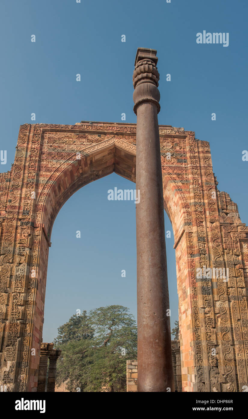 Iron pillar at Qutub Minar, Delhi, India Stock Photo Alamy