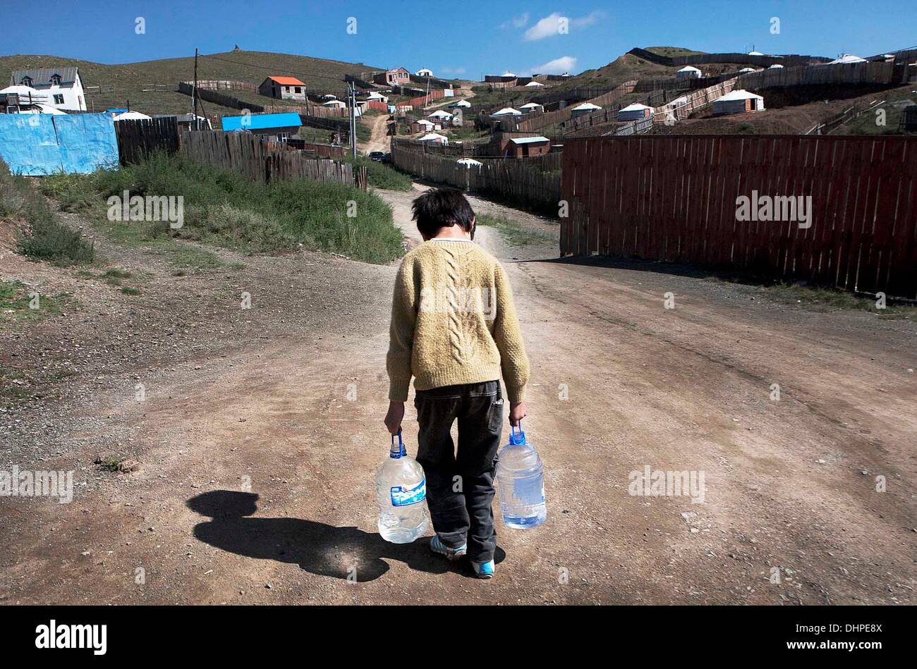 Здесь жило много монгол. Монгольский пастух , чабан. Основные занятия населения монголии. Современные кочевники. Сумбэр монголия.