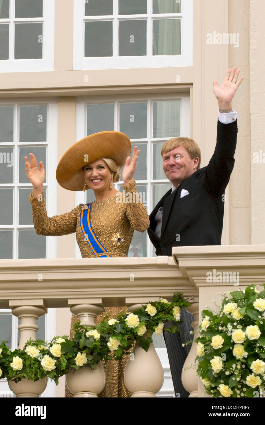 Netherlands, The Hague, King Willem-Alexander and Queen Maxima greeting the public from the balcony of palace called Noordeinde Stock Photo