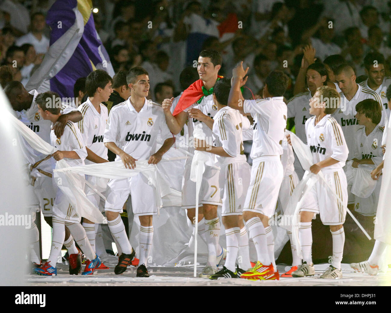 cristiano-ronaldo-celebrates-the-real-madrid-team-celebrate-winning