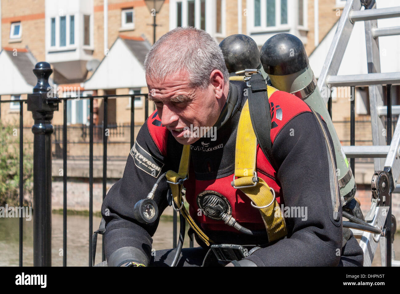 Thames Valley Police specialist search and recovery team diver dries out and warms up after diving in the river Kennet. Stock Photo