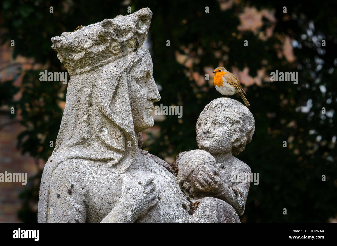 A statue of a Madonna and child with a robin, Quarr Abbey, Isle of Wight Stock Photo
