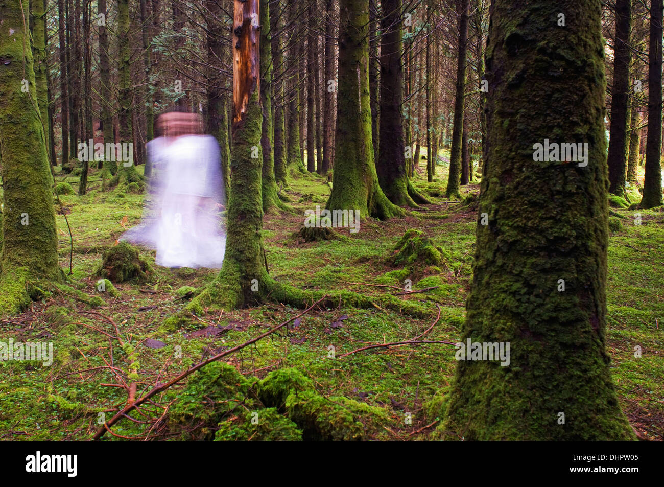 Female ghost white dress hi-res stock photography and images - Alamy