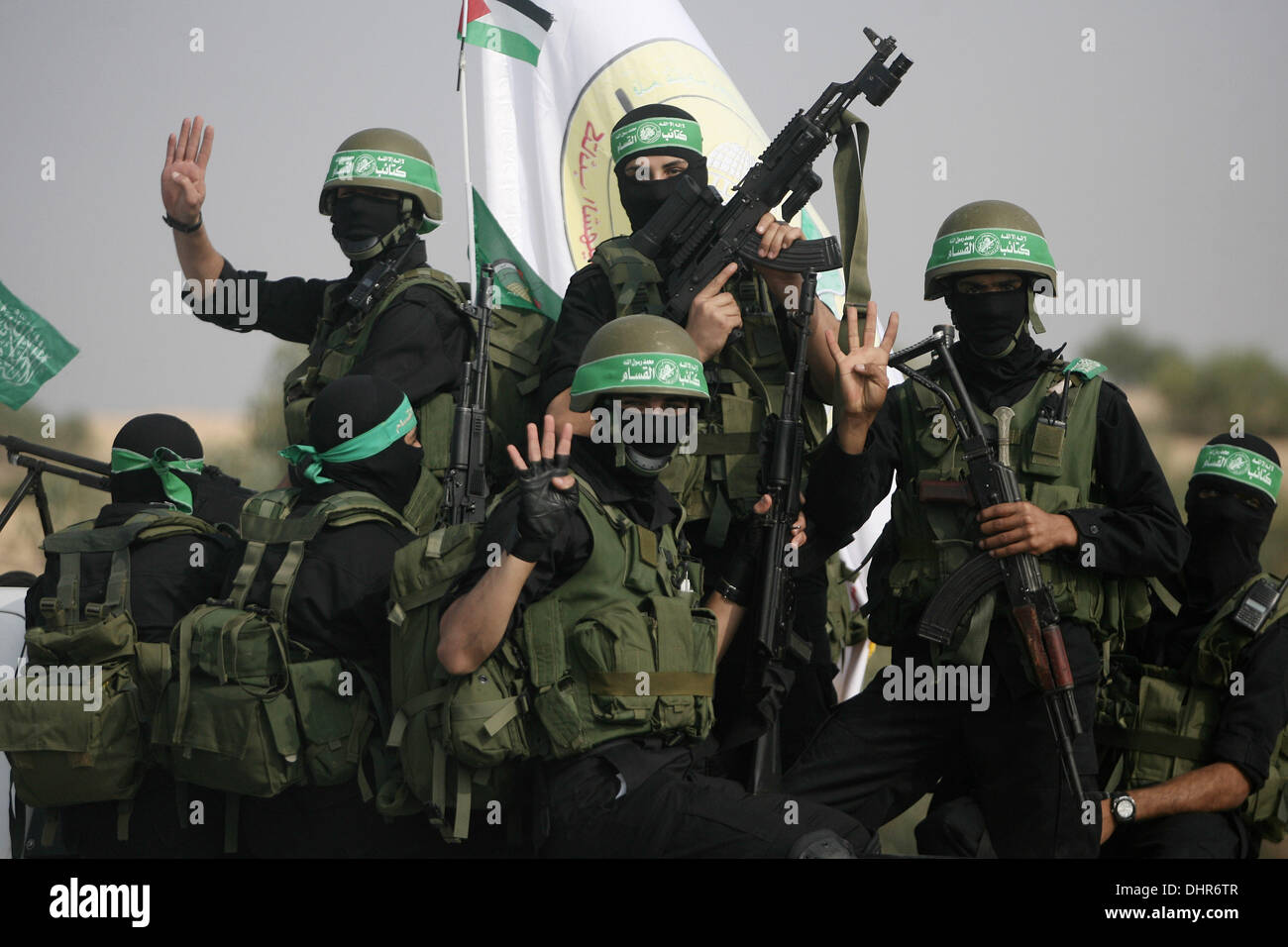 Rafah Gaza Strip Palestinian Territory 14th Nov 2013 Palestinian Militants Of The Ezzedine Al Qassam Brigade The Armed Wing Hamas Parade With Guns In Rafah Southern Gaza Strip On November 14 2013