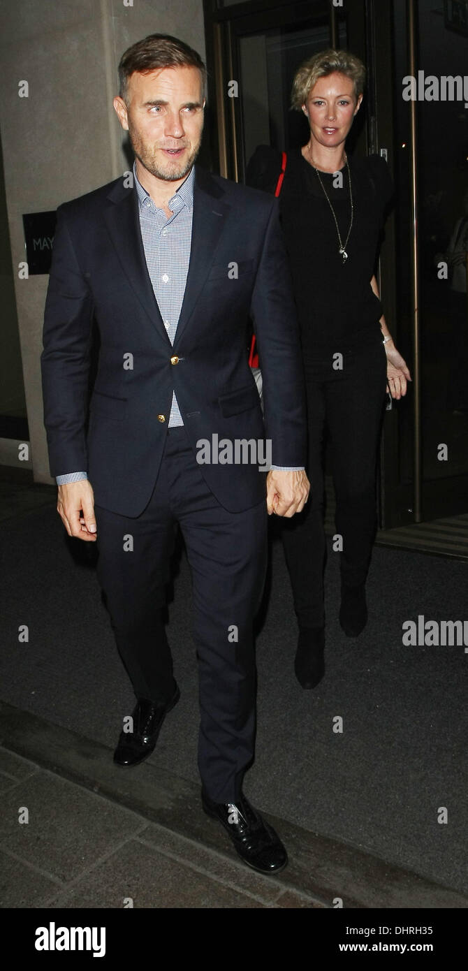 Gary Barlow and his wife Dawn leave the May Fair hotel London, England - 21.05.12 Stock Photo